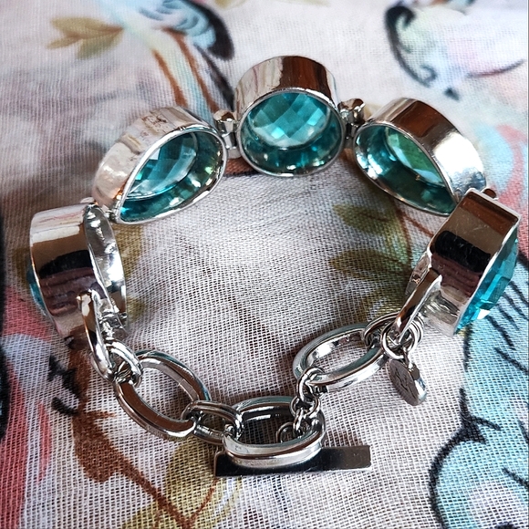 Anne Klein AK Aqua Blue Faceted Bracelet Heavy Silver Tone Glass? Stone? Elbaite - Picture 6 of 16